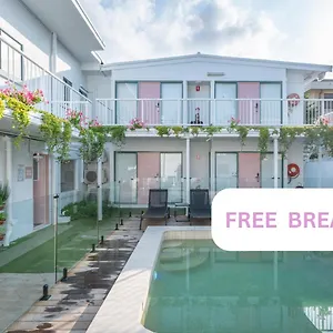 Surf Boutique Backpackers - Free Breakfast ホステル